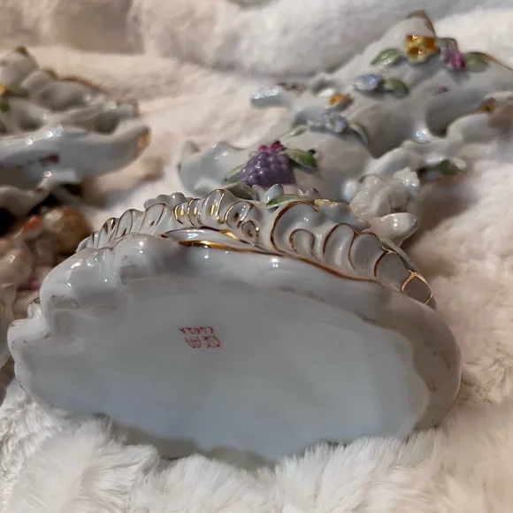 Vintage UCAGCO Porcelain Cherub Vases - Picture 4 of 11